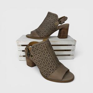 Tommy Hilfiger Women's Laser-Cut Peep-Toe Slingback Heels Size 7.5